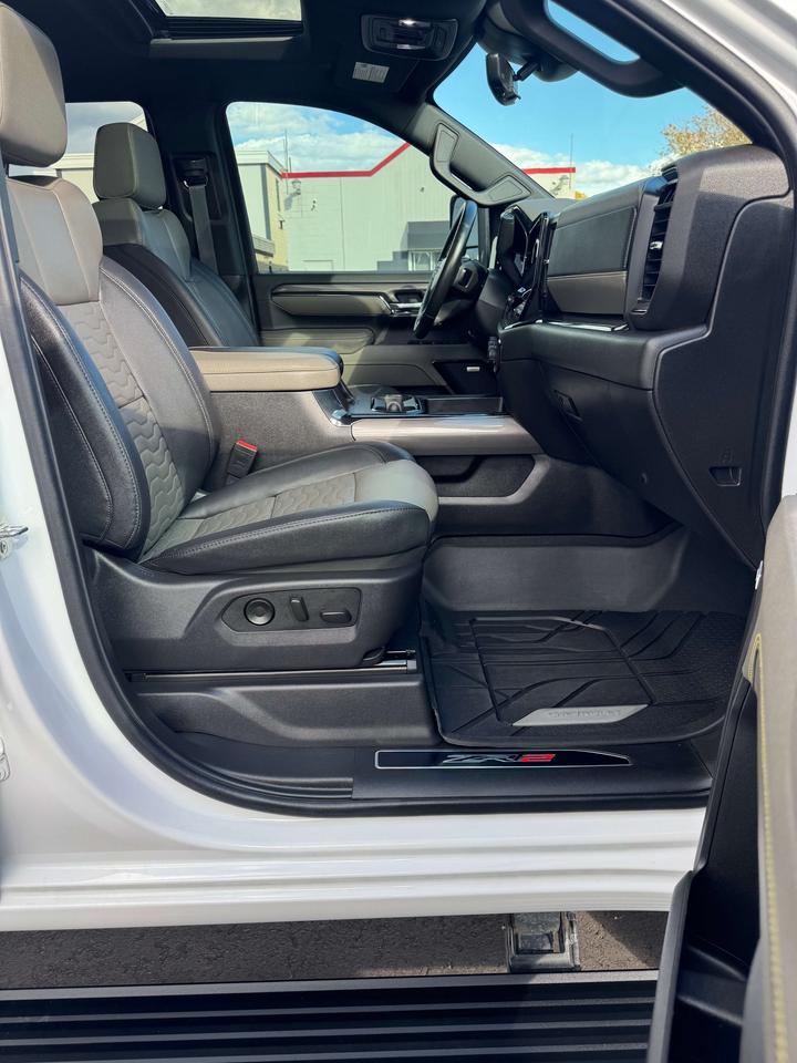 2026 Chevrolet Silverado 2500 ZR2 - Diesel - Low KM Photo