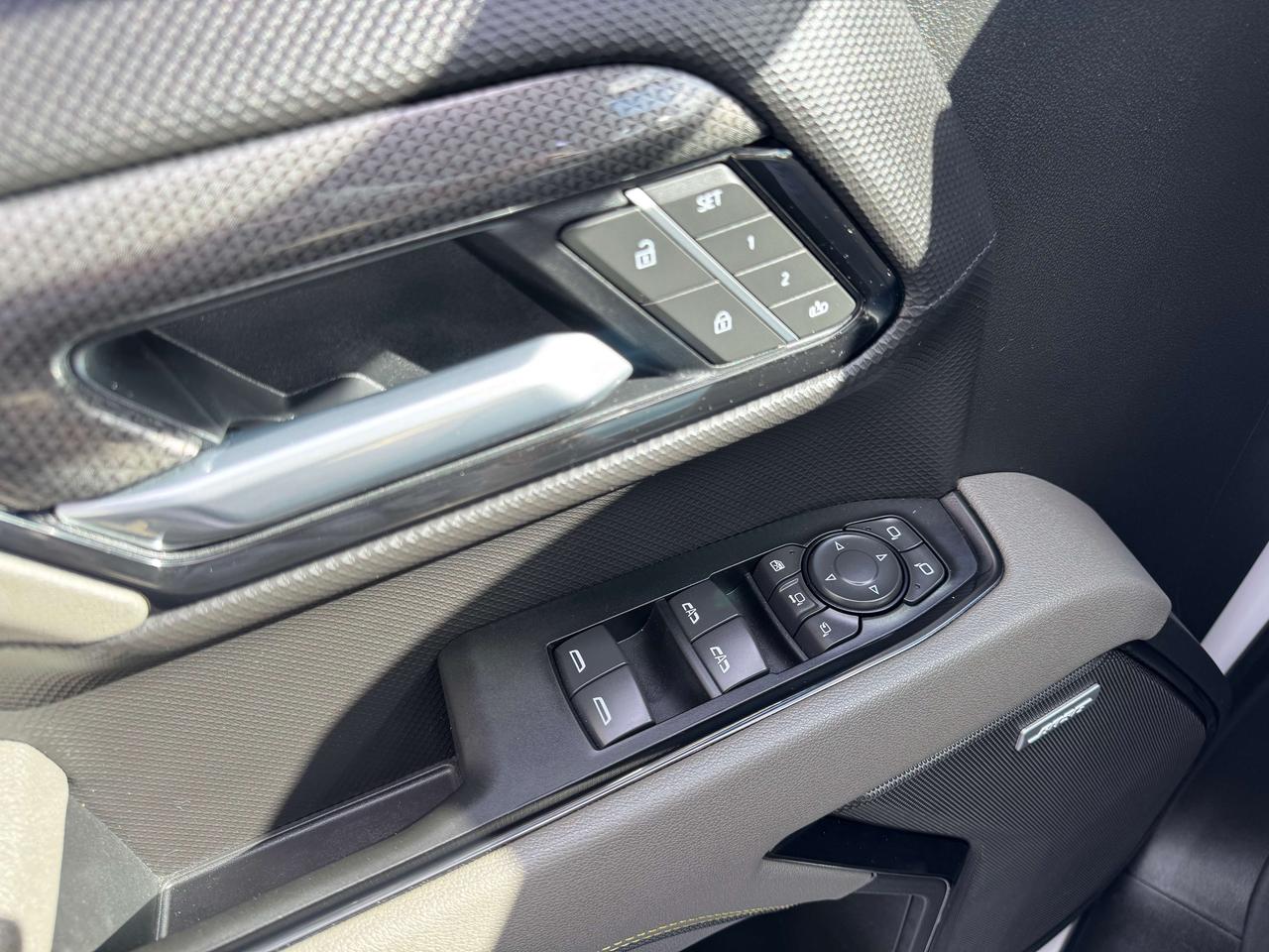 2026 Chevrolet Silverado 2500 ZR2 - Diesel - Low KM Photo