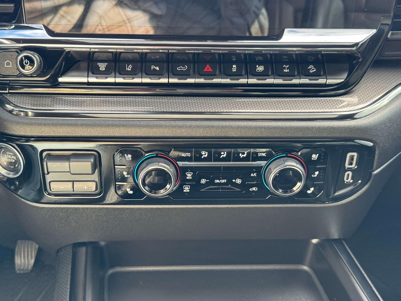 2026 Chevrolet Silverado 2500 ZR2 - Diesel - Low KM Photo