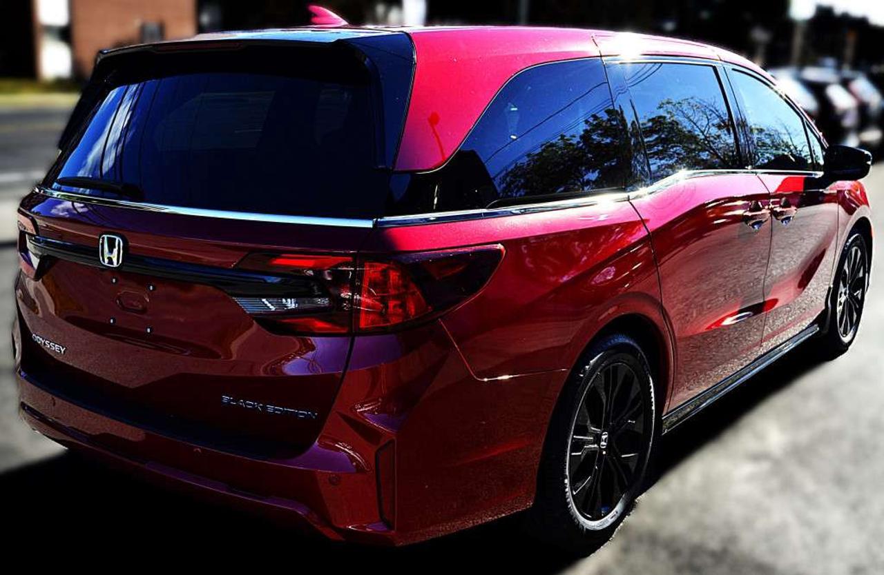 2025 Honda Odyssey Black Edition 8 PASSENGER Photo