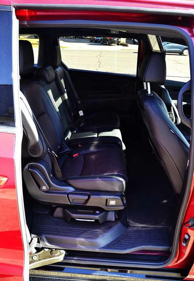 2025 Honda Odyssey Black Edition 8 PASSENGER Photo