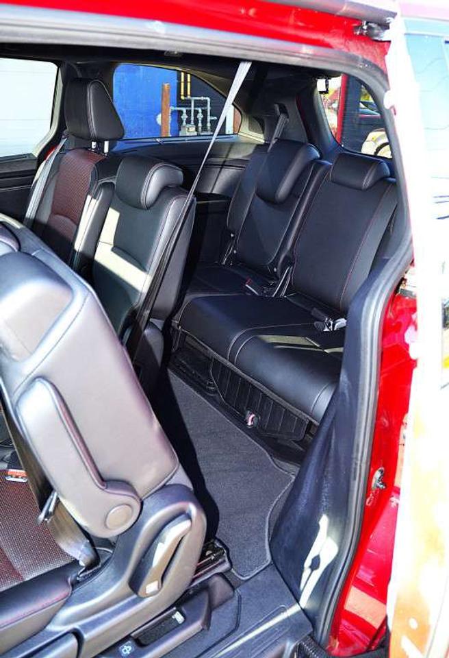 2025 Honda Odyssey Black Edition 8 PASSENGER Photo