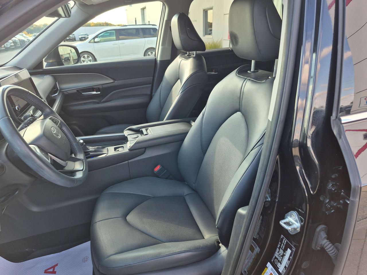 2024 Toyota Grand Highlander XLE Photo1