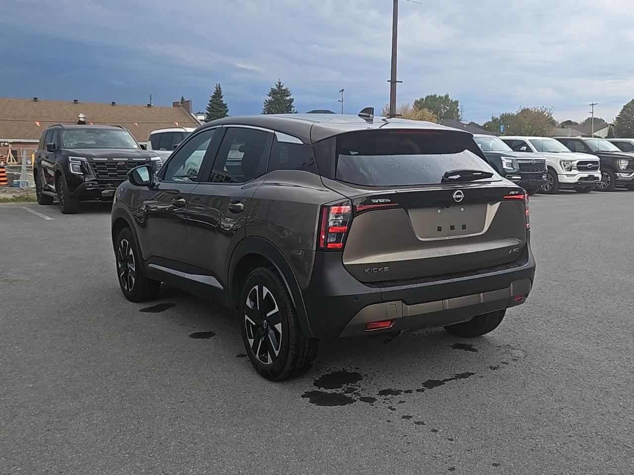 2025 Nissan Kicks SV AWD Photo