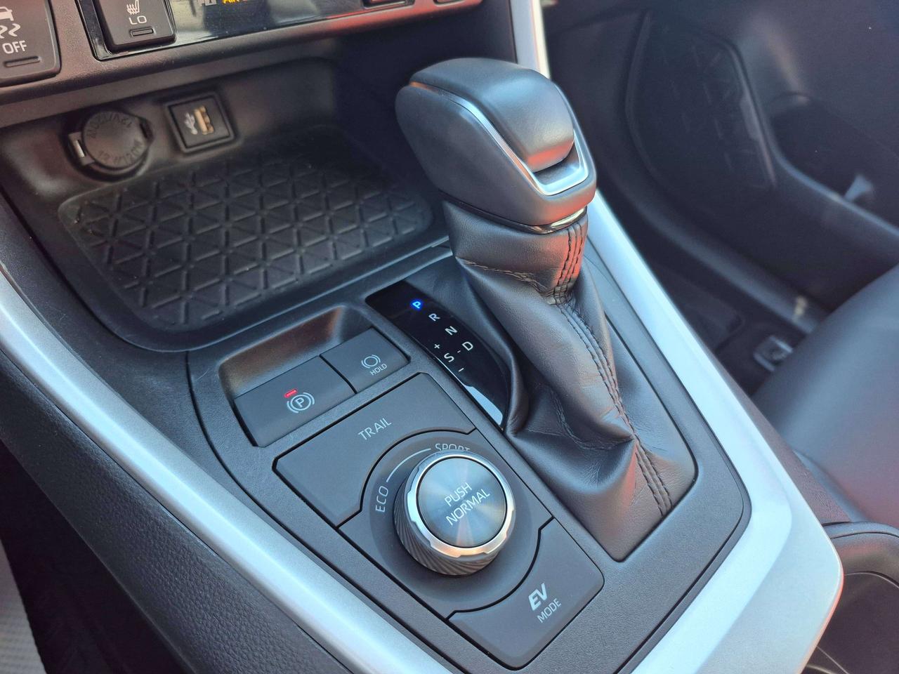 2024 Toyota RAV4 Hybrid XSE Photo
