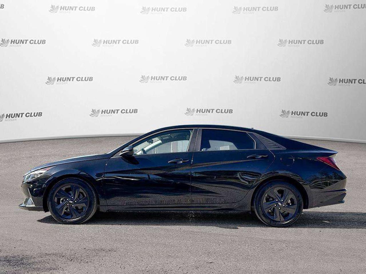 2022 Hyundai Elantra Preferred Photo