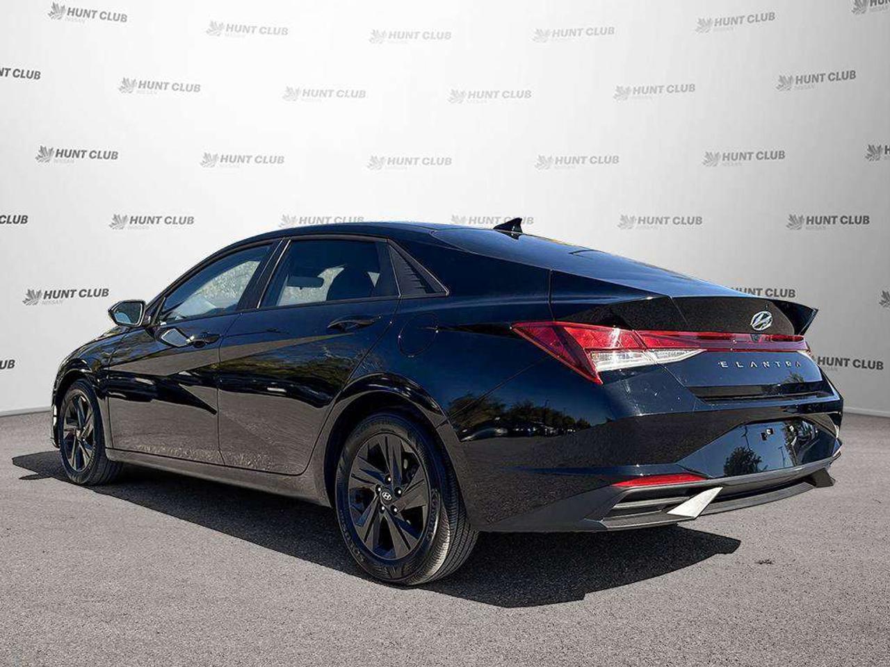 2022 Hyundai Elantra Preferred Photo