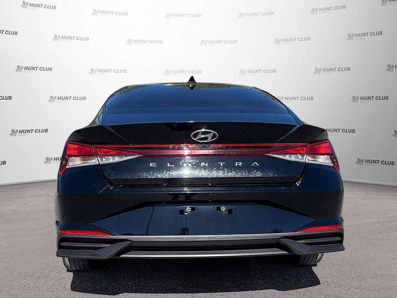 2022 Hyundai Elantra Preferred Photo