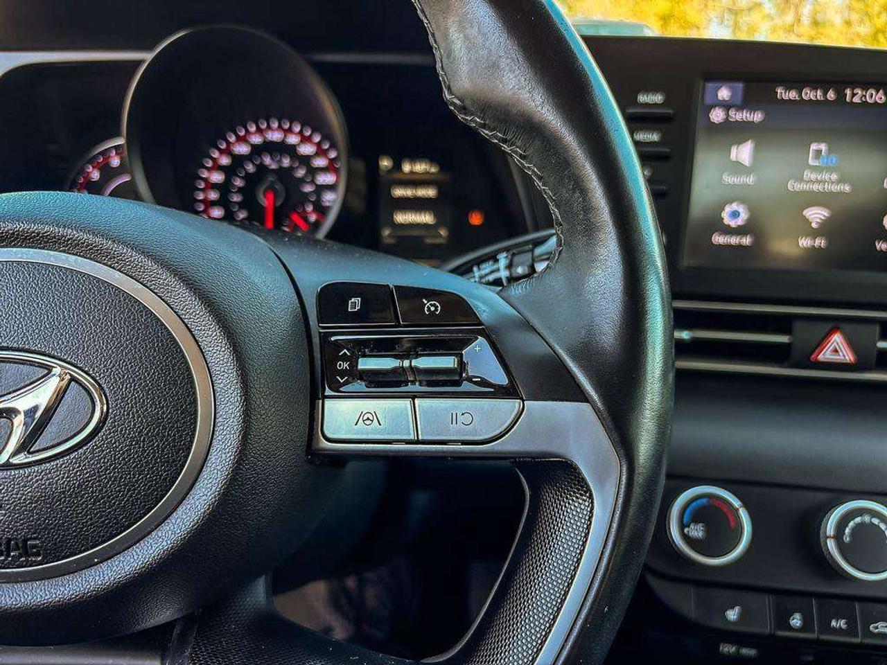 2022 Hyundai Elantra Preferred Photo