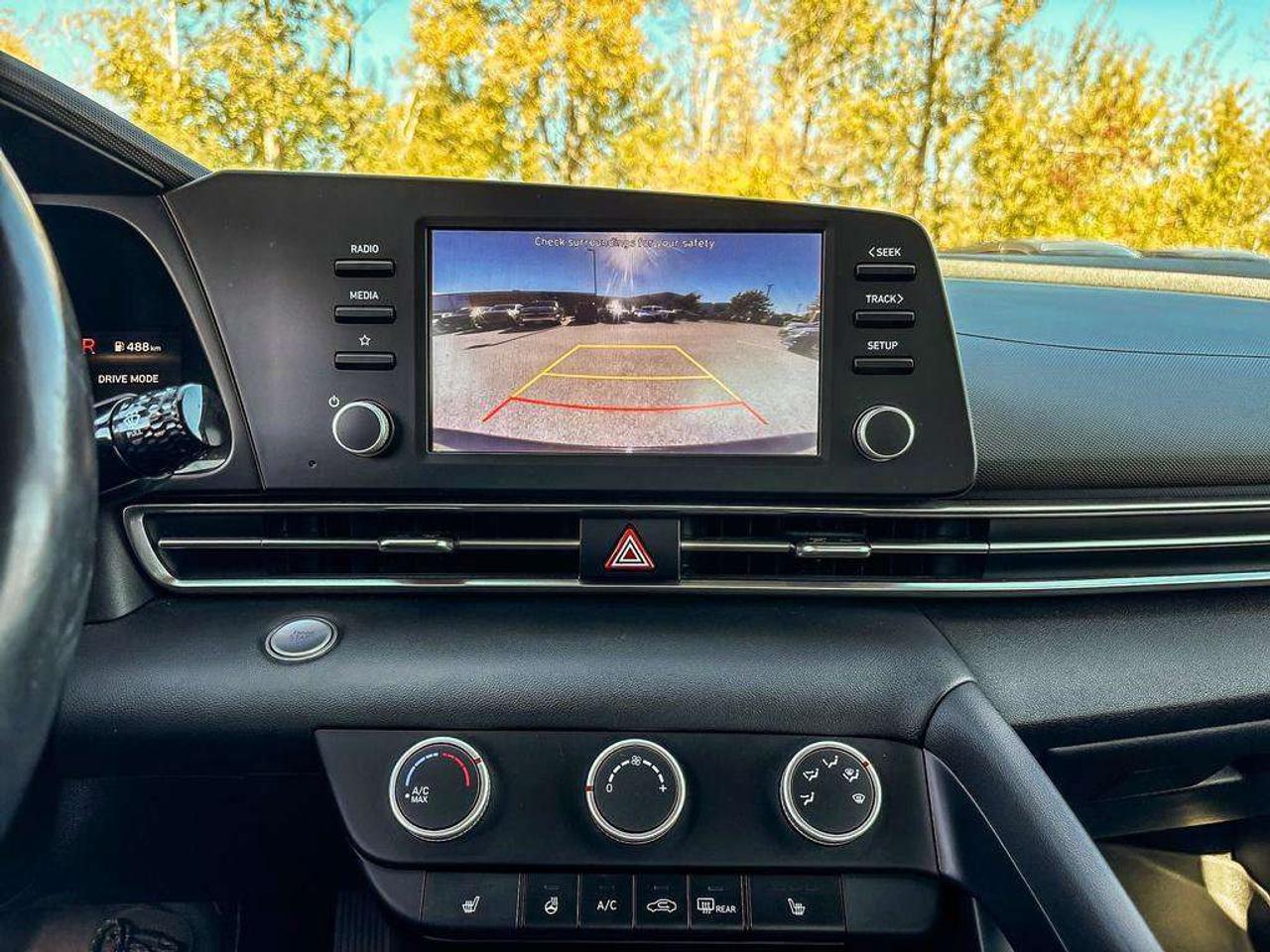2022 Hyundai Elantra Preferred Photo