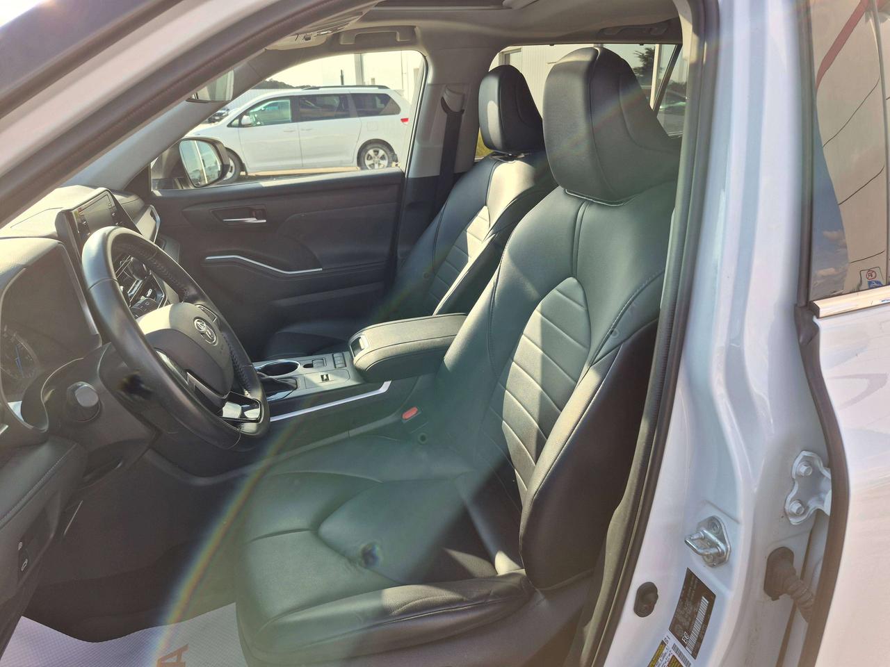 2021 Toyota Highlander XLE Photo1