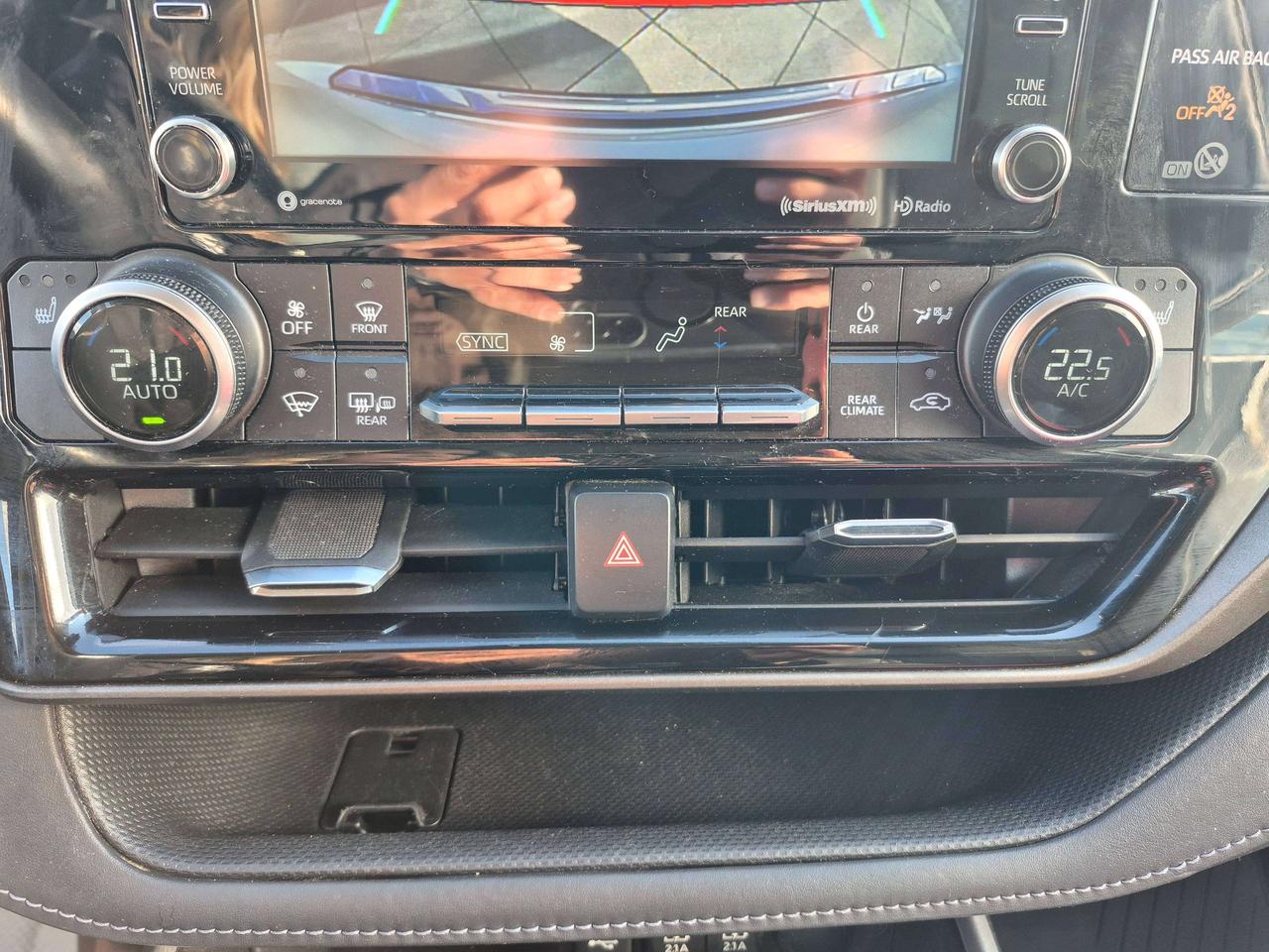 2021 Toyota Highlander XLE Photo