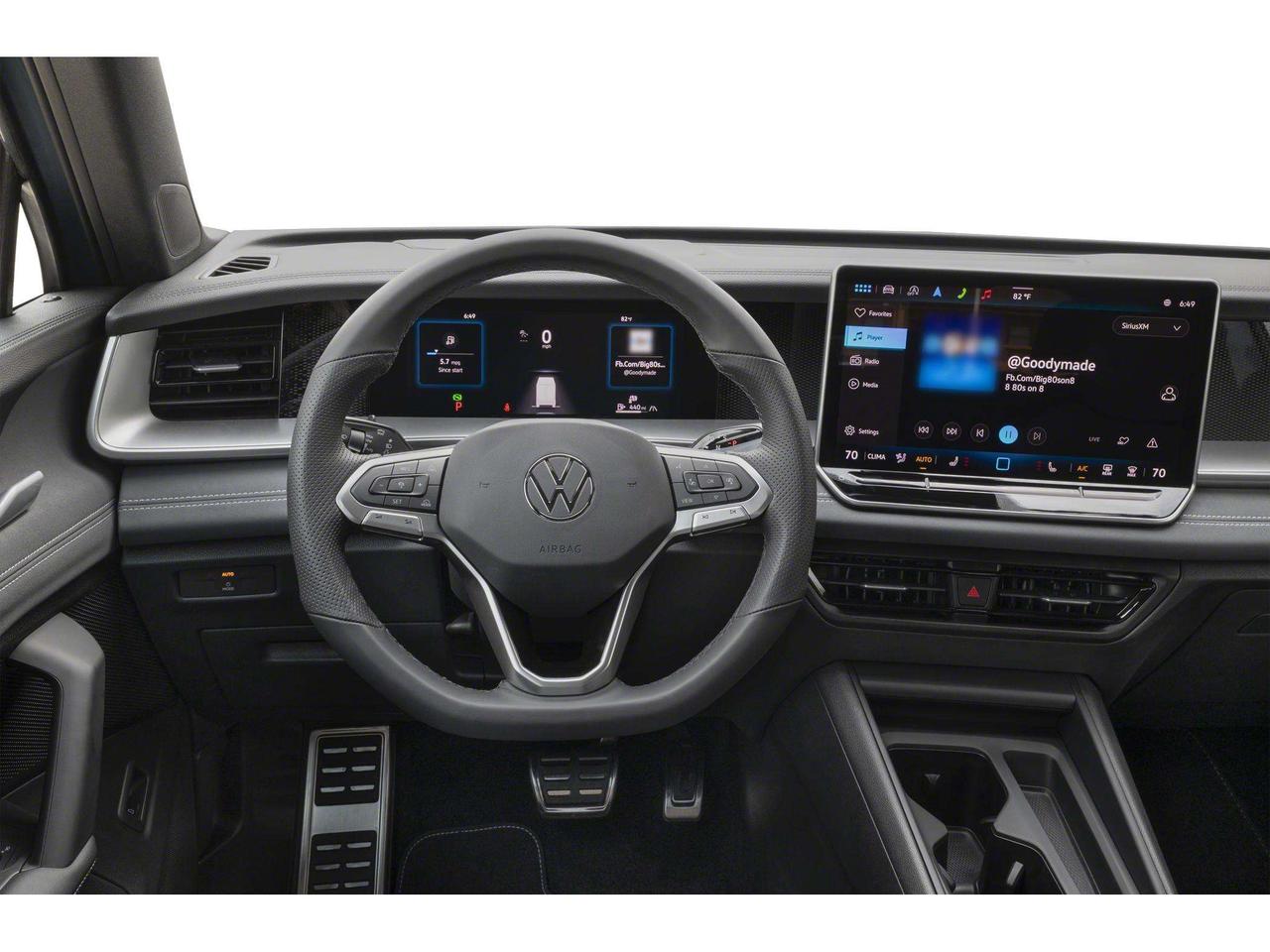 2027 Volkswagen Tiguan Comfortline R-Line Black Edition 4MOTION Photo