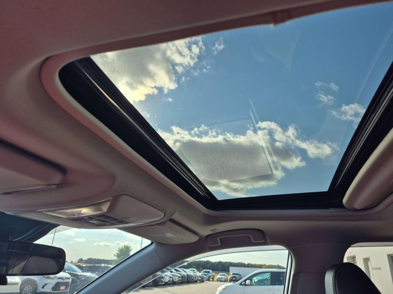 2023 Toyota RAV4 Hybrid XLE Photo2