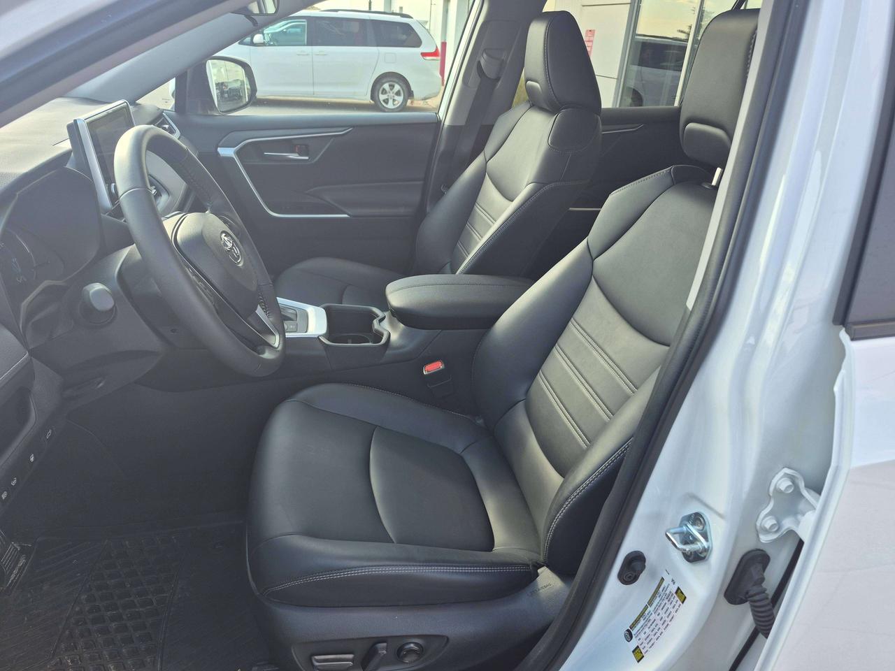 2023 Toyota RAV4 Hybrid XLE Photo1