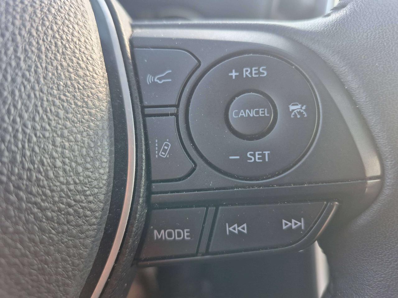 2023 Toyota RAV4 Hybrid XLE Photo