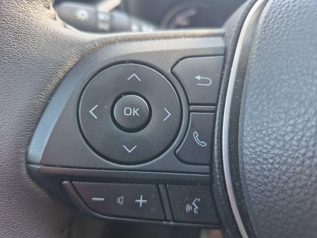 2023 Toyota RAV4 Hybrid XLE Photo