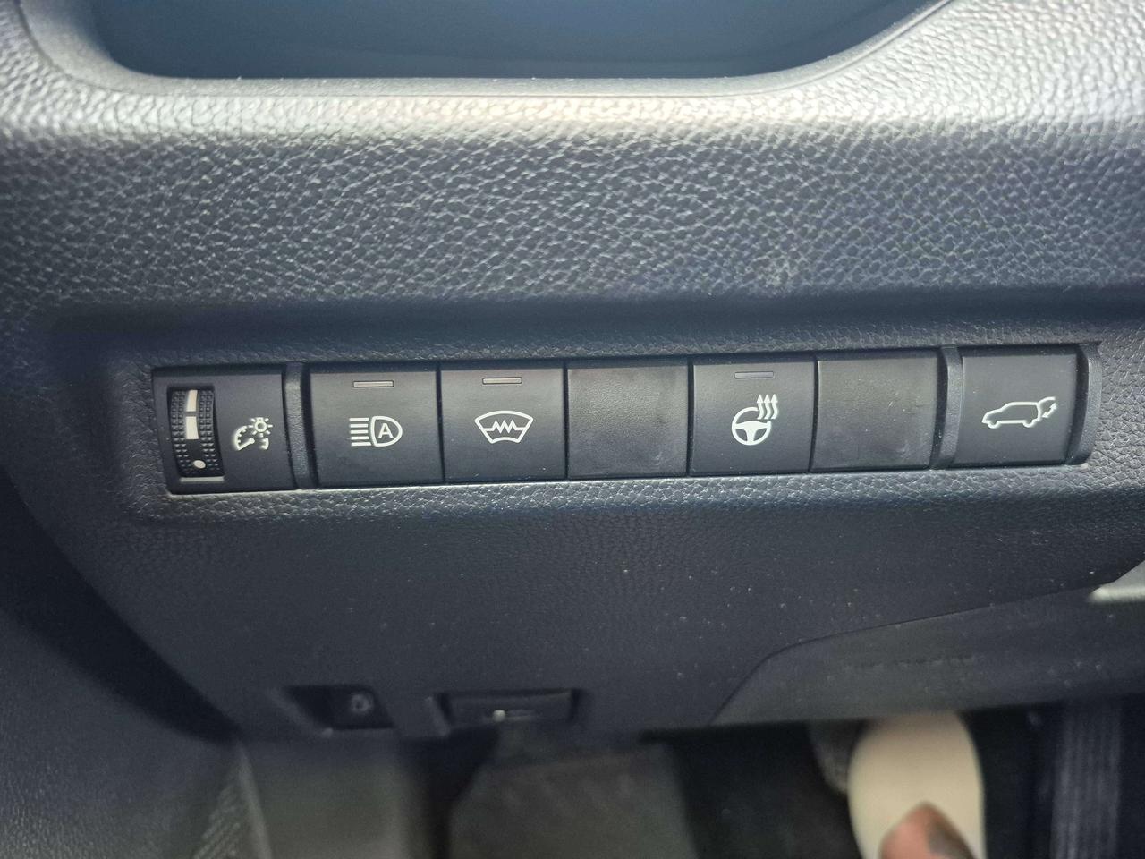 2023 Toyota RAV4 Hybrid XLE Photo