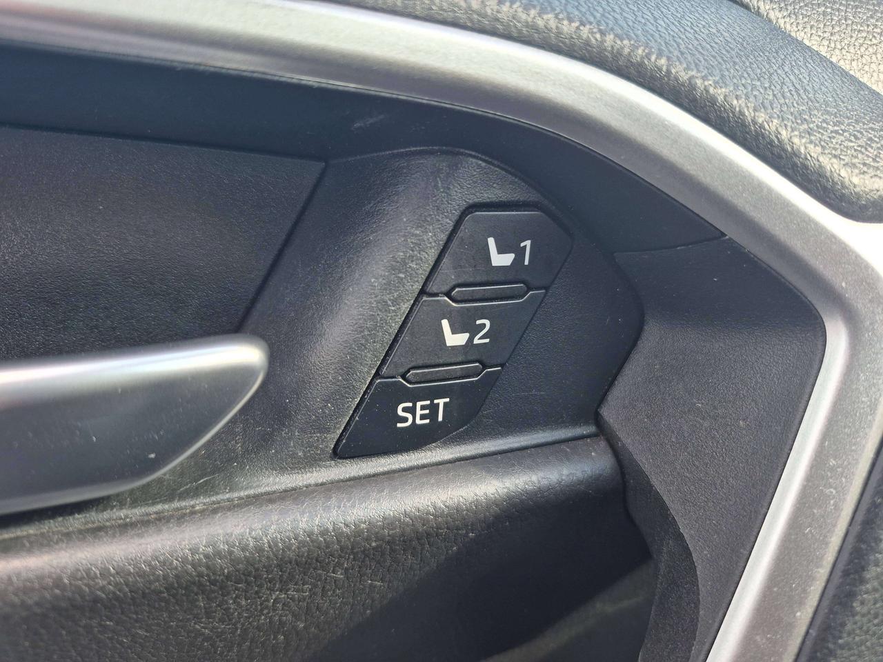 2023 Toyota RAV4 Hybrid XLE Photo