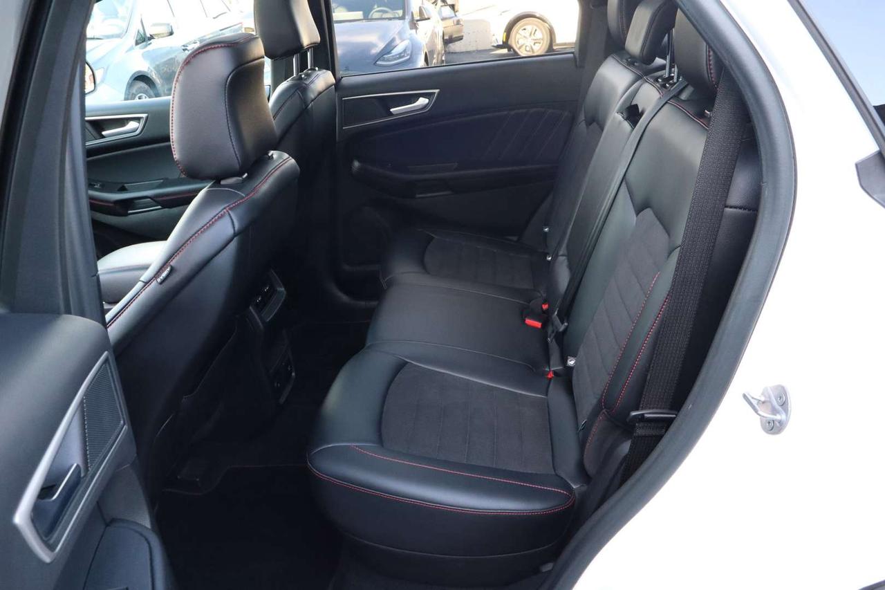 2024 Ford Edge ST-LINE AWD   No Accident   Clean Carfax Photo