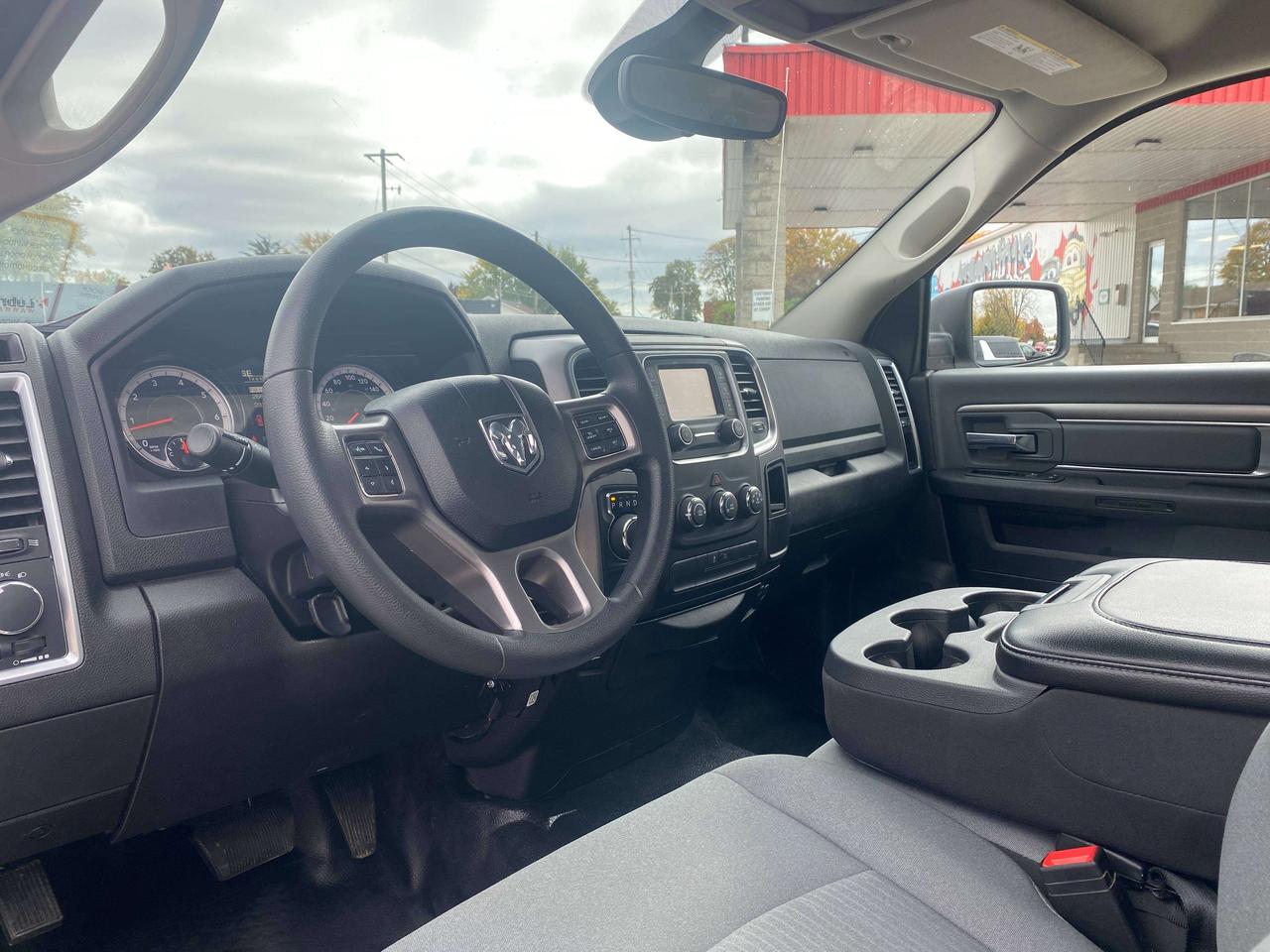 2022 RAM 1500 SLT, CLEAN CARFAX, BACK UP CAMERA, ONE OWNER! Photo