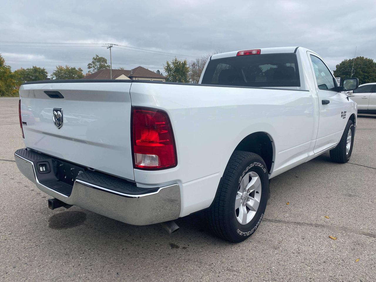 2022 RAM 1500 SLT, CLEAN CARFAX, BACK UP CAMERA, ONE OWNER! Photo