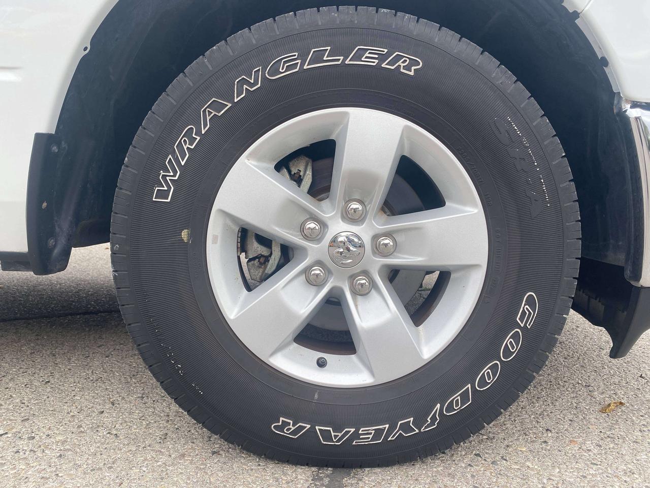 2022 RAM 1500 SLT, CLEAN CARFAX, BACK UP CAMERA, ONE OWNER! Photo