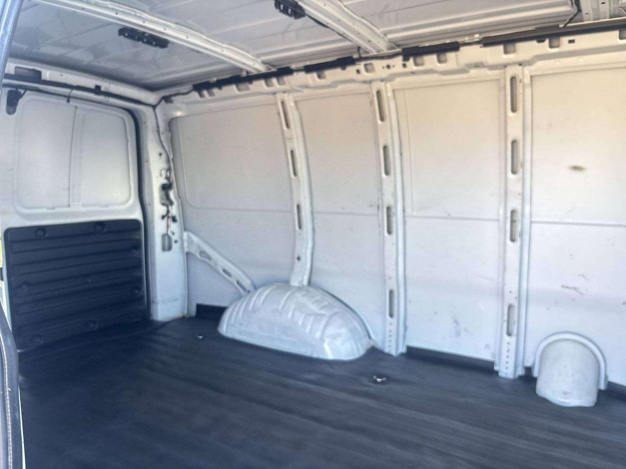 2023 GMC Savana RWD 2500 135" Photo