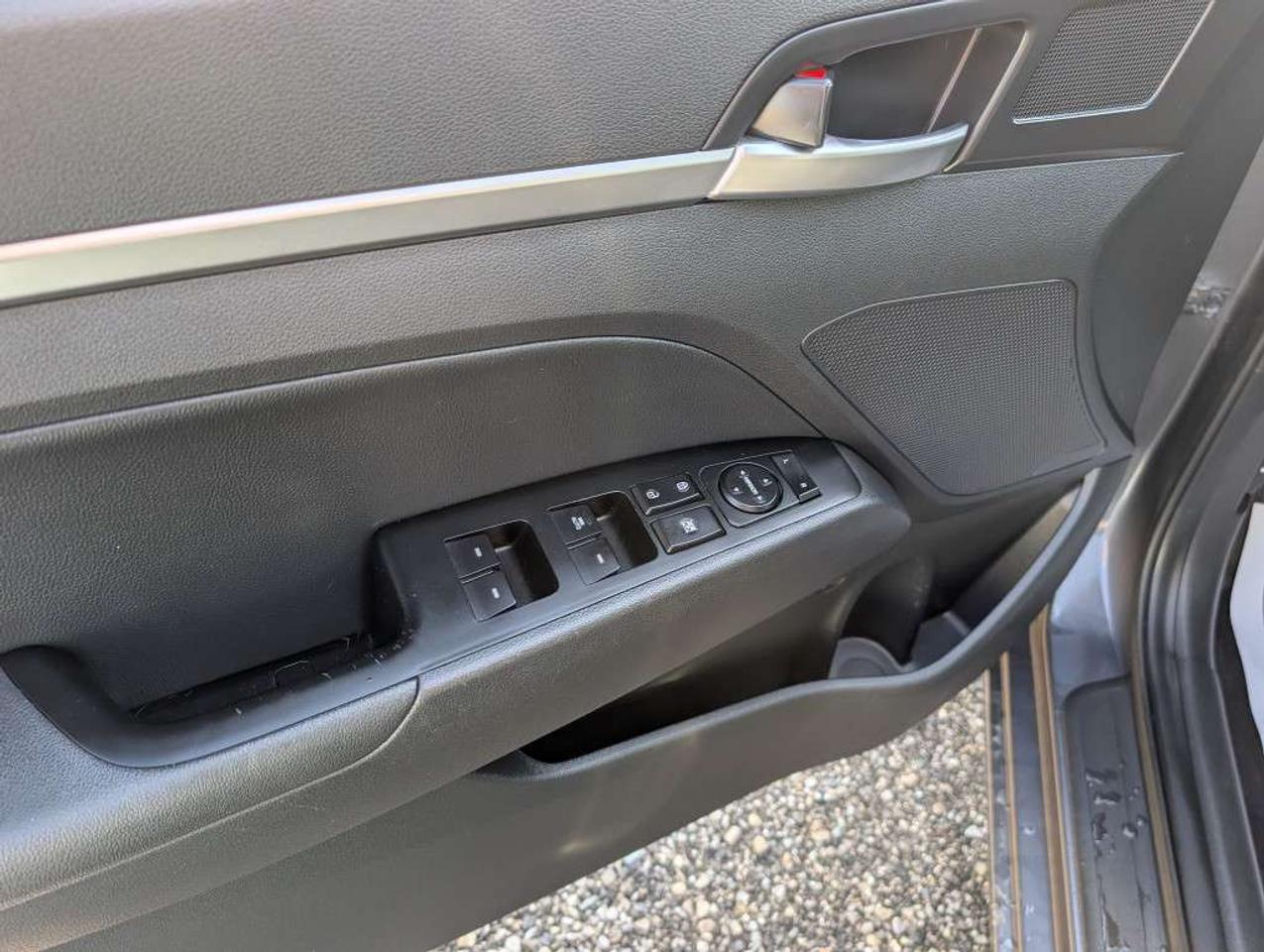 2020 Hyundai Elantra Luxury   LEATHER   SUNROOF   CAMERA   HTD SEATS Photo