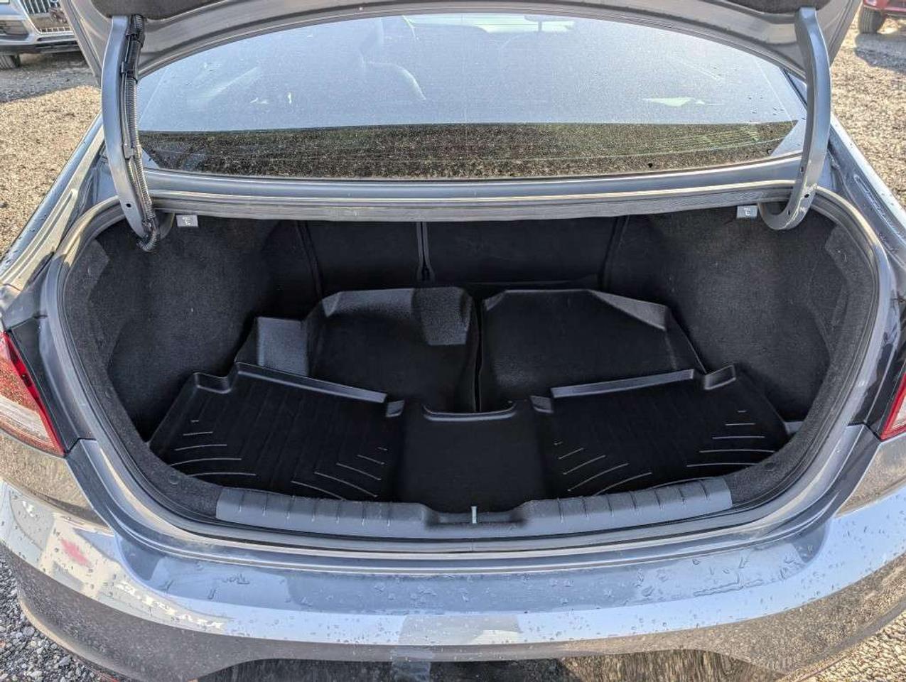 2020 Hyundai Elantra Luxury   LEATHER   SUNROOF   CAMERA   HTD SEATS Photo