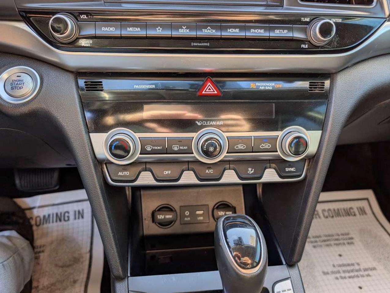 2020 Hyundai Elantra Luxury   LEATHER   SUNROOF   CAMERA   HTD SEATS Photo