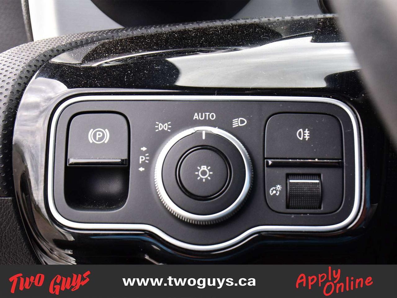 2025 Mercedes-Benz CLA CLA 250 AWD Leather Sunroof Nav Back Up Camera Photo