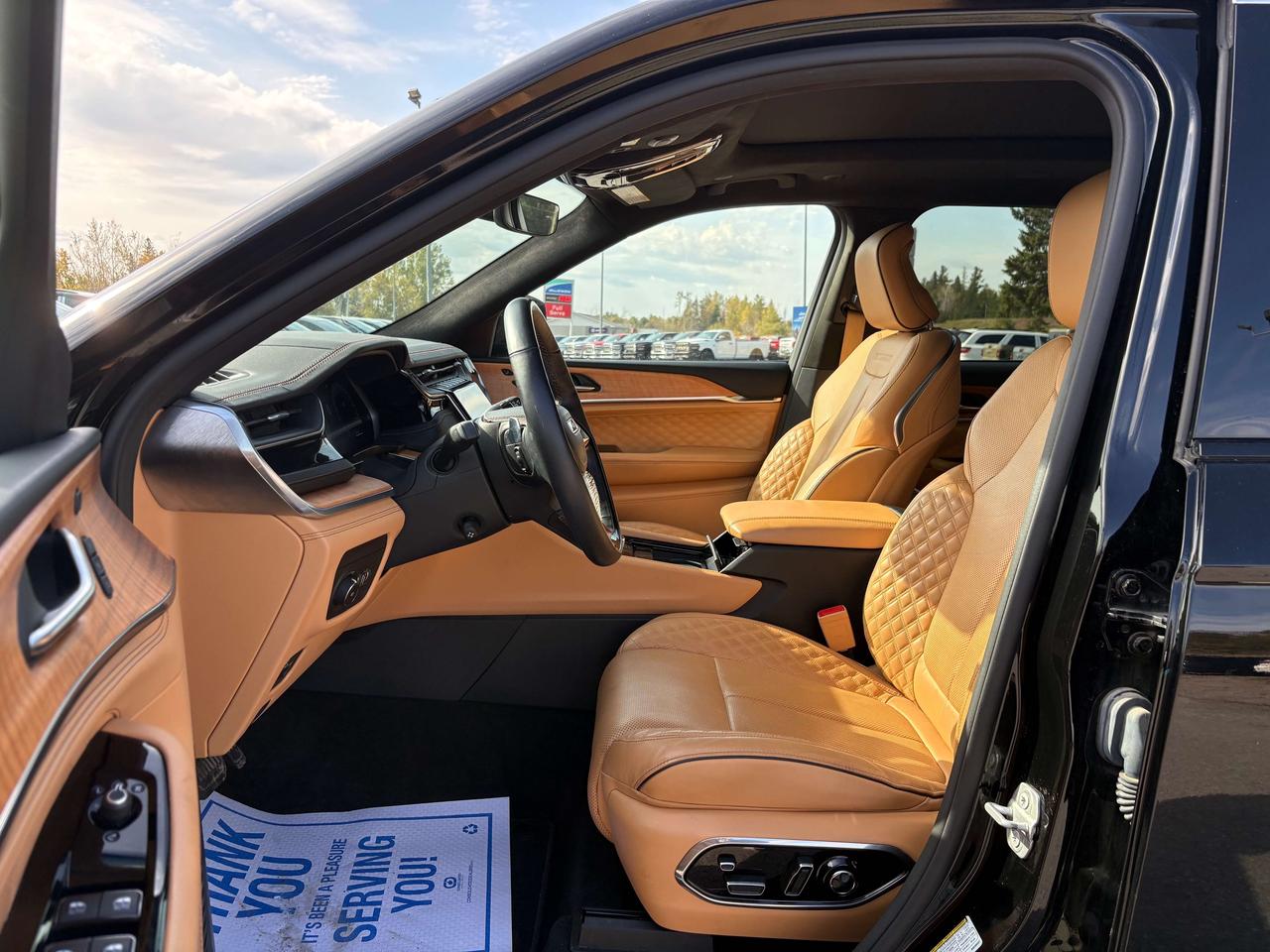 2022 Jeep Grand Cherokee Summit Reserve - htd/vntd seat - htd wheel Photo