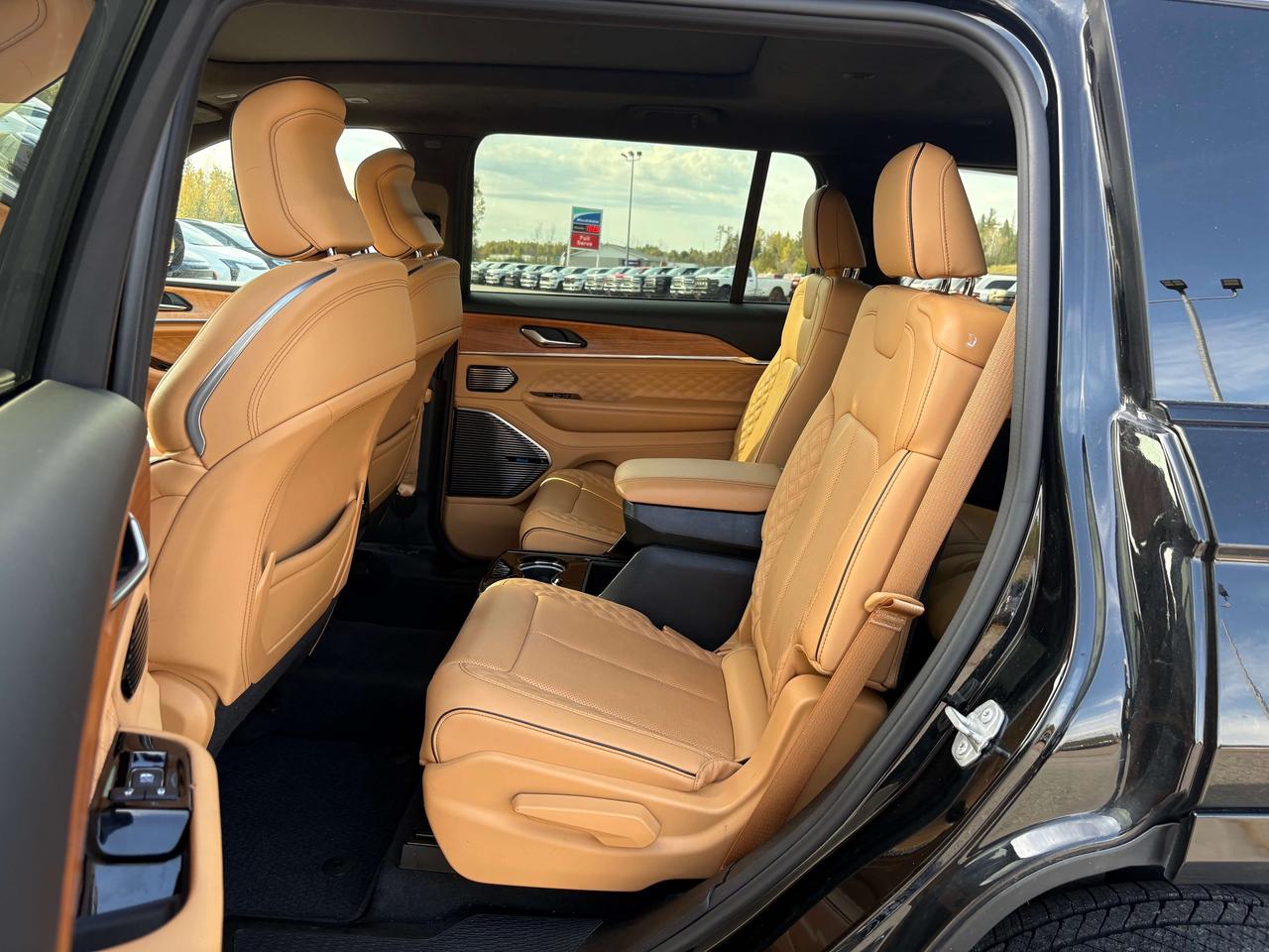2022 Jeep Grand Cherokee Summit Reserve - htd/vntd seat - htd wheel Photo