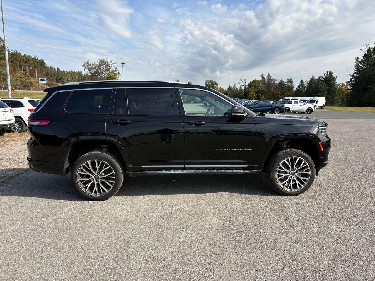 2022 Jeep Grand Cherokee Summit Reserve - htd/vntd seat - htd wheel Photo