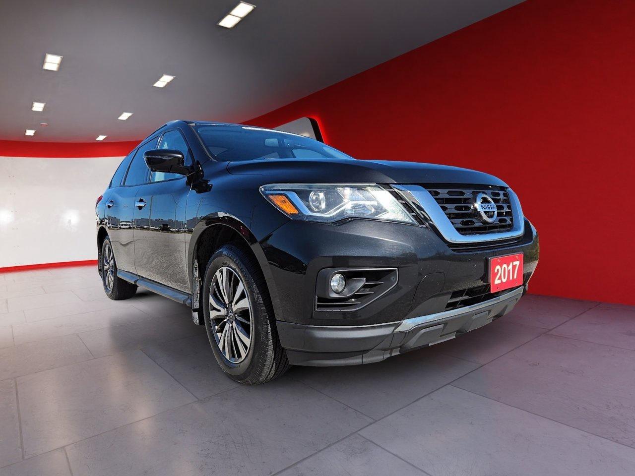 2017 Nissan Pathfinder SL Photo