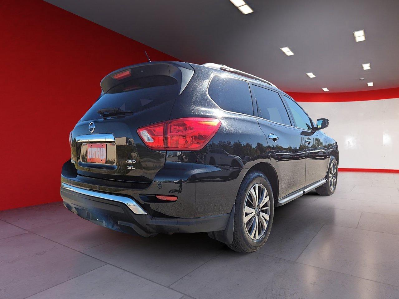 2017 Nissan Pathfinder SL Photo