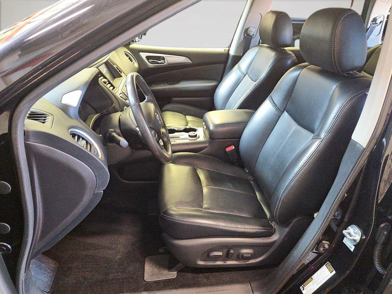 2017 Nissan Pathfinder SL Photo