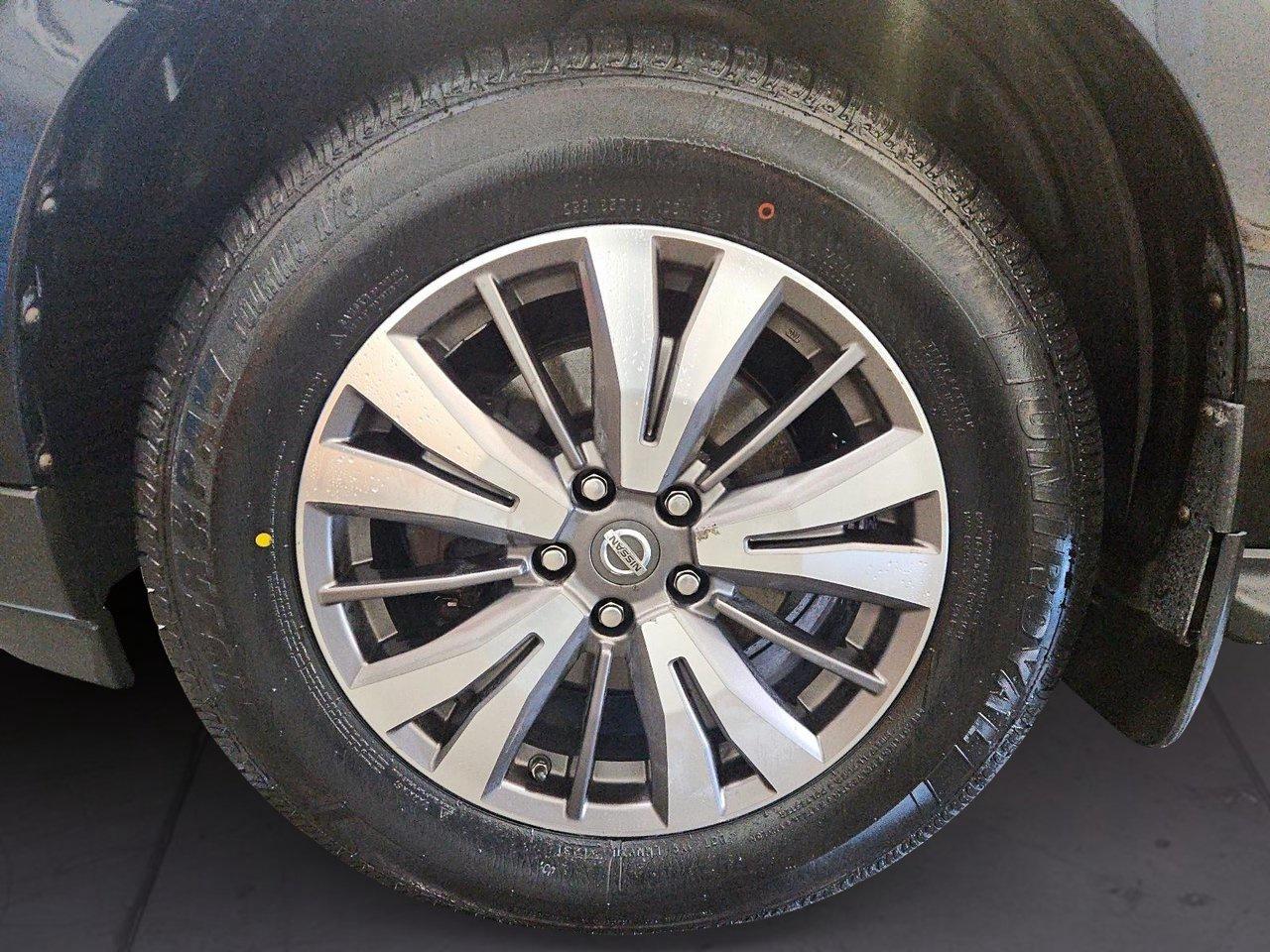 2017 Nissan Pathfinder SL Photo