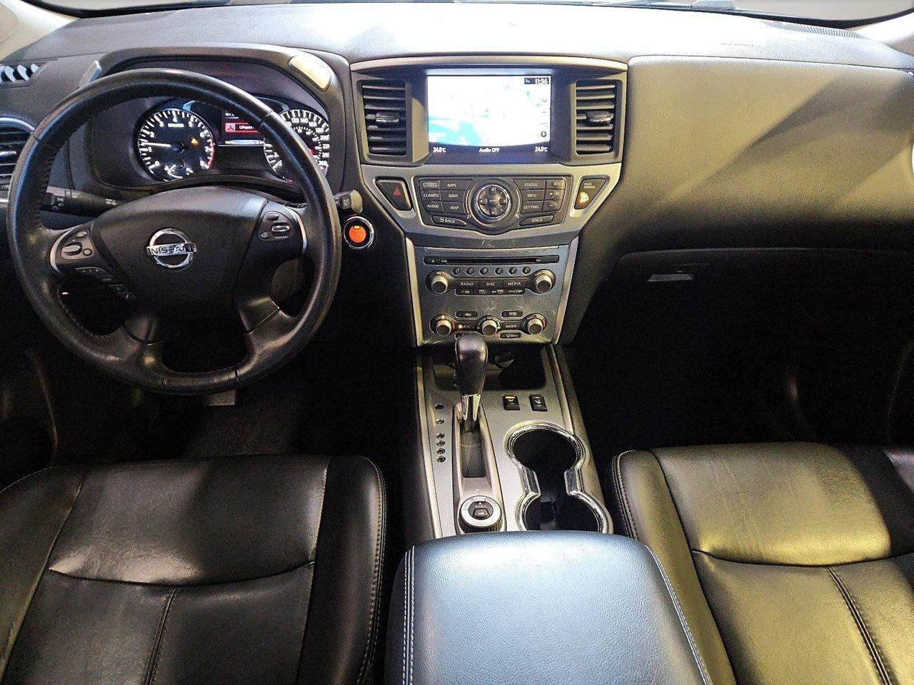 2017 Nissan Pathfinder SL Photo