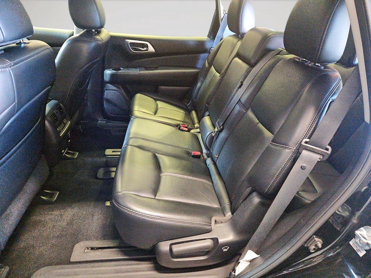 2017 Nissan Pathfinder SL Photo