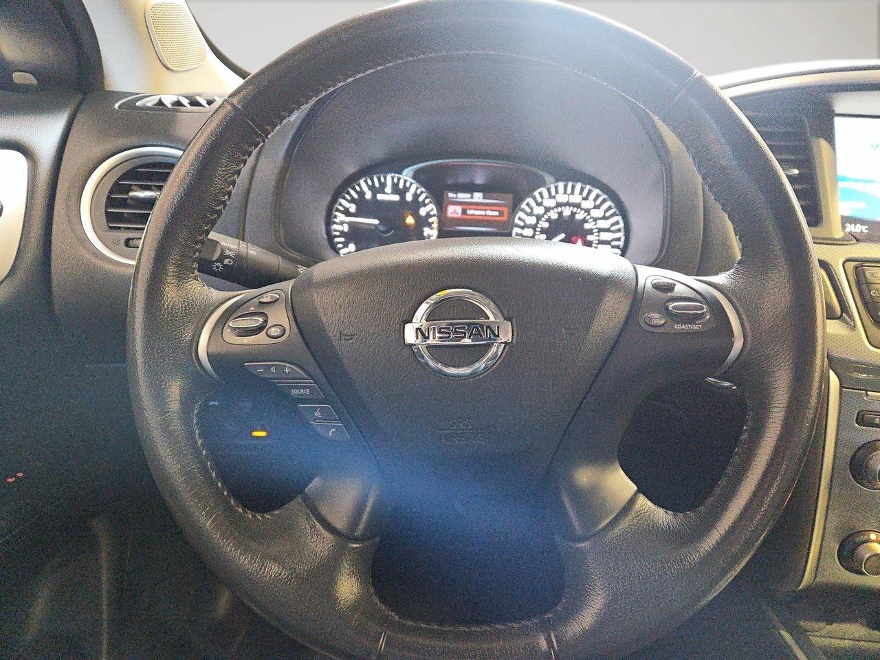 2017 Nissan Pathfinder SL Photo