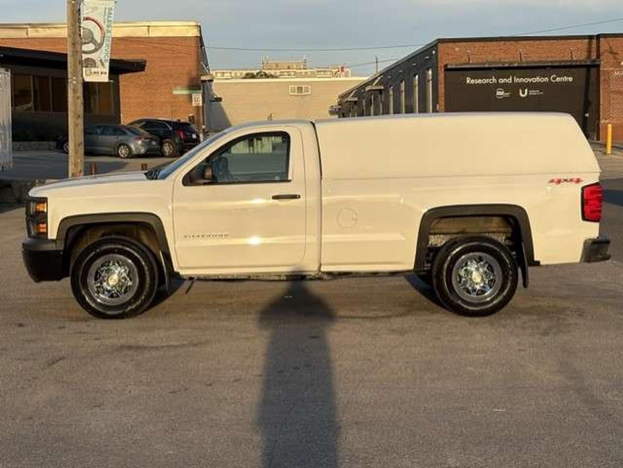 2015 Chevrolet Silverado 1500 4X4 V8 REGULAR CAB LONG BOX-MATCHING CAP-NEW TIRES Photo