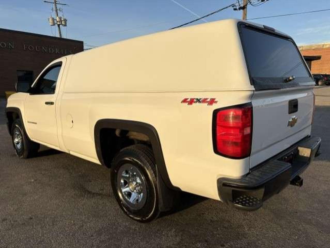 2015 Chevrolet Silverado 1500 4X4 V8 REGULAR CAB LONG BOX-MATCHING CAP-NEW TIRES Photo