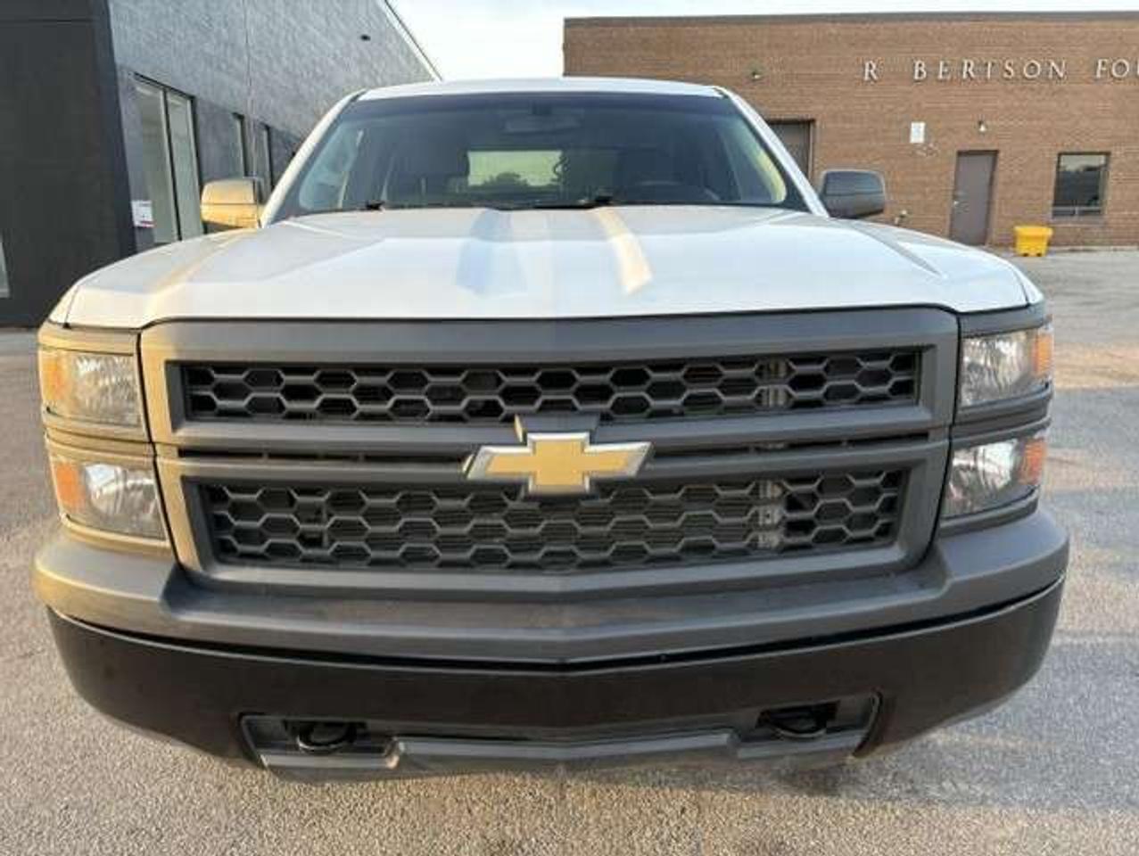 2015 Chevrolet Silverado 1500 4X4 V8 REGULAR CAB LONG BOX-MATCHING CAP-NEW TIRES Photo