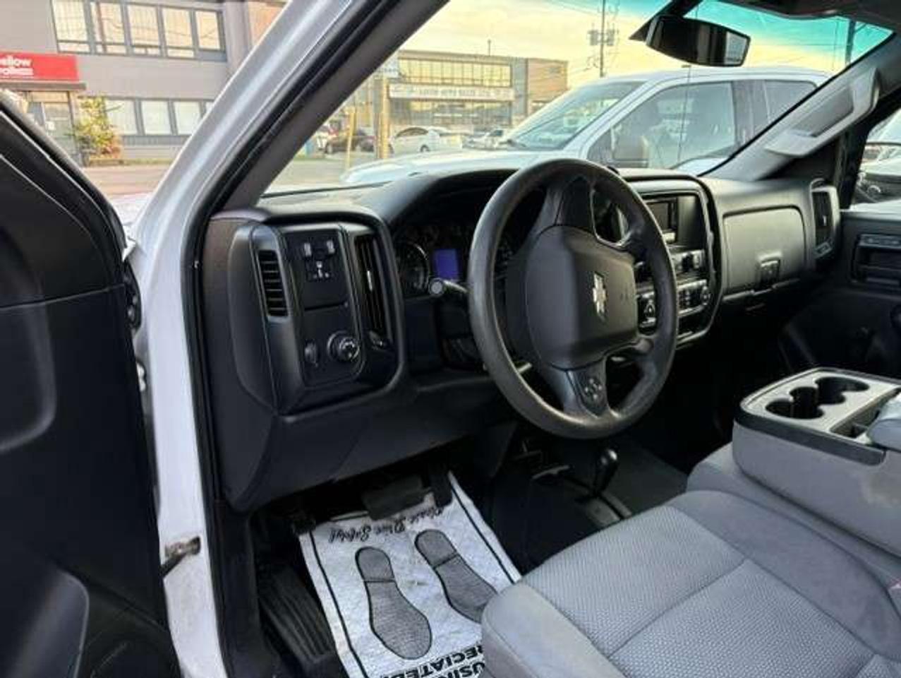 2015 Chevrolet Silverado 1500 4X4 V8 REGULAR CAB LONG BOX-MATCHING CAP-NEW TIRES Photo