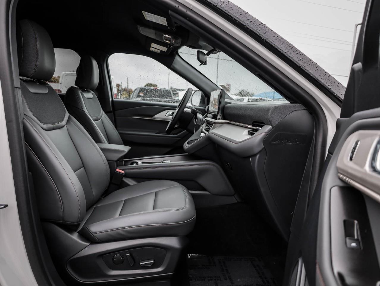 2027 Ford Explorer Active 4dr 4x4 Photo