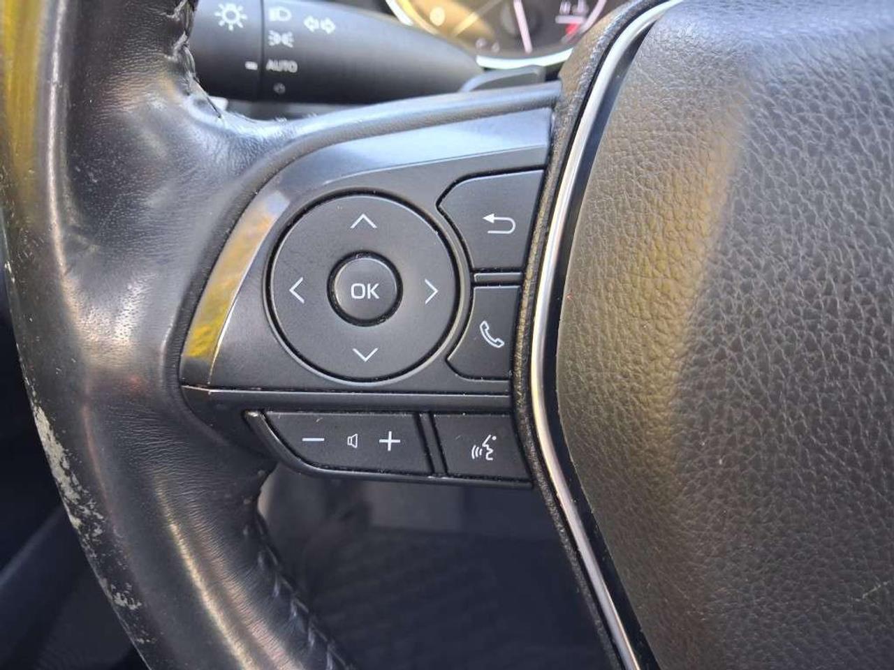 2020 Toyota Camry SE Auto Photo