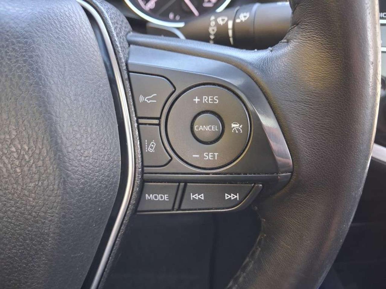 2020 Toyota Camry SE Auto Photo