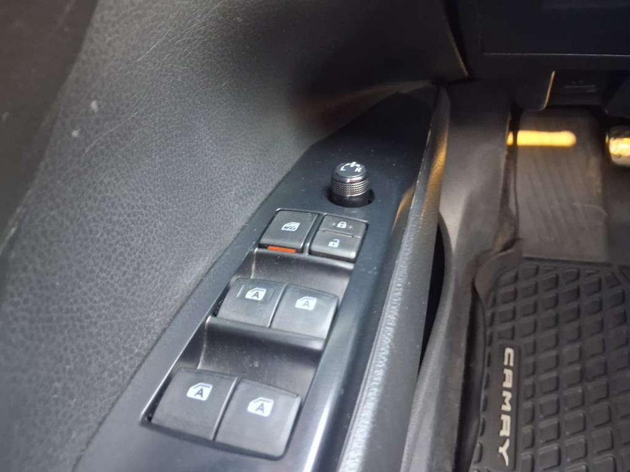 2020 Toyota Camry SE Auto Photo